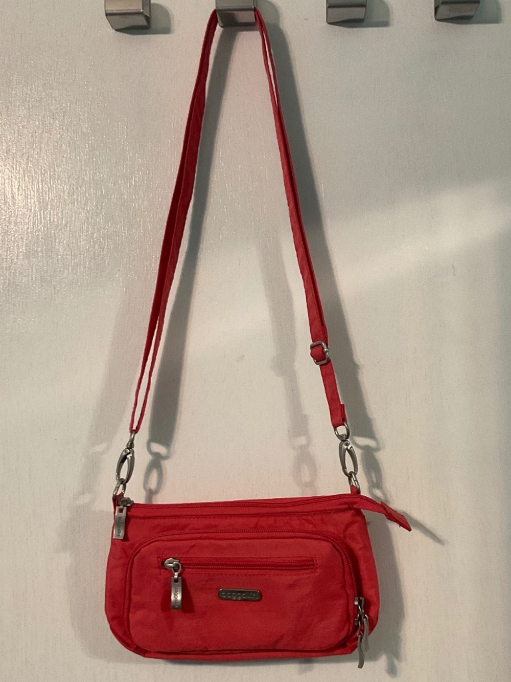 Baggalini orange/peach shoulder bag with multiple pockets and compartments